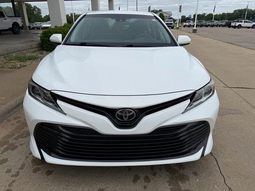 Super White 2018 Toyota Camry LE