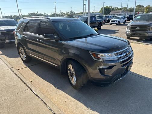 Magnetic Metallic 2018 Ford Explorer XLT