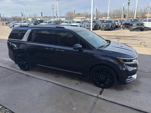 2024 Kia Carnival SX