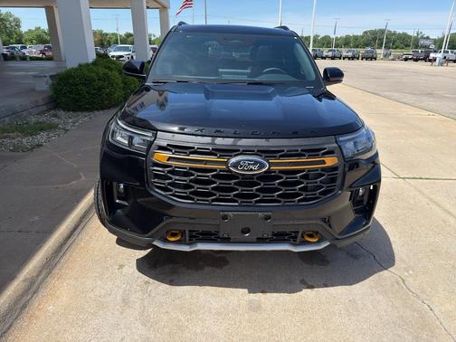 Agate Black Metallic 2026 Ford Explorer Tremor