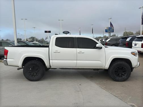 2017 Toyota Tacoma SR5