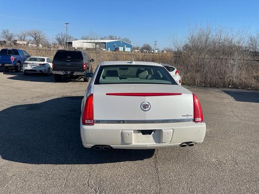 2011 Cadillac DTS Premium