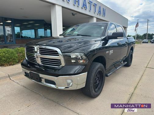 Brilliant Black Crystal Pearlcoat 2019 RAM 1500 Classic Big Horn