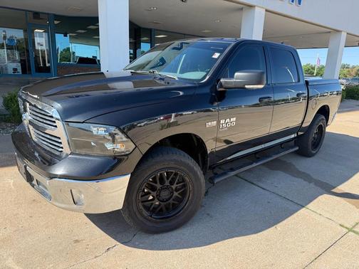 Brilliant Black Crystal Pearlcoat 2019 RAM 1500 Classic Big Horn