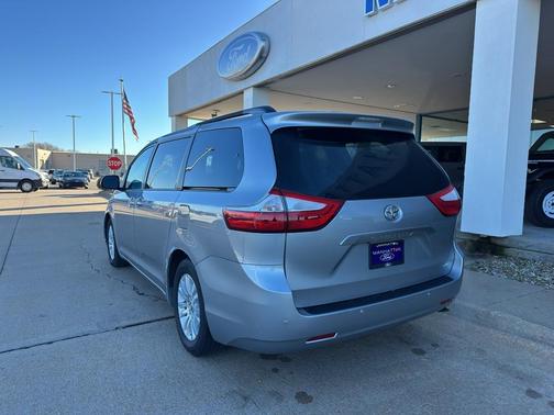 2015 Toyota Sienna XLE