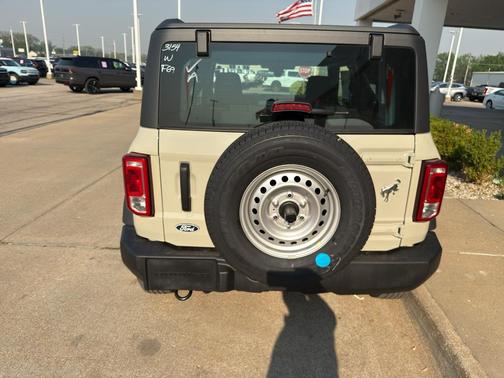 Desert Sand 2026 Ford Bronco Base