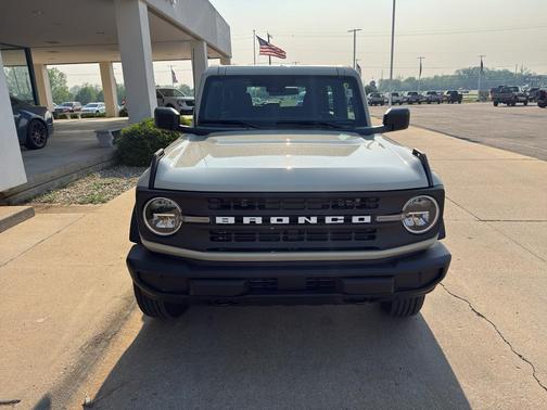 Desert Sand 2026 Ford Bronco Base