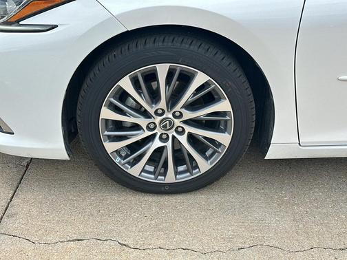 Eminent White Pearl 2020 Lexus ES 350 Base