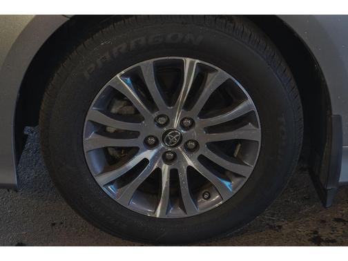 2018 Toyota Sienna XLE