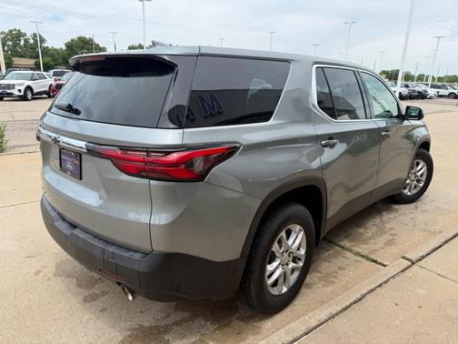 Sterling Gray Metallic 2023 Chevrolet Traverse LS