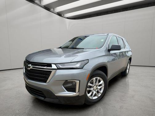 Sterling Gray Metallic 2023 Chevrolet Traverse LS