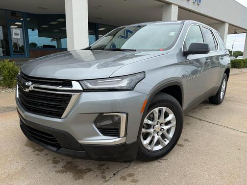 Sterling Gray Metallic 2023 Chevrolet Traverse LS