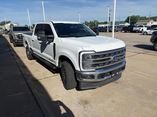 Oxford White 2025 Ford F-250 Lariat
