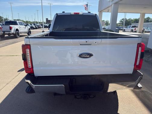 Oxford White 2025 Ford F-250 Lariat