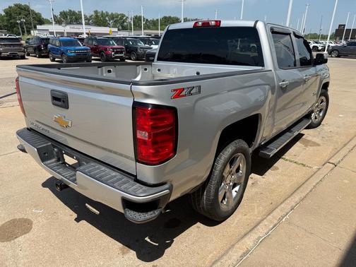 Silver Ice Metallic 2018 Chevrolet Silverado 1500 LT