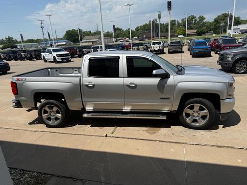 Silver Ice Metallic 2018 Chevrolet Silverado 1500 LT
