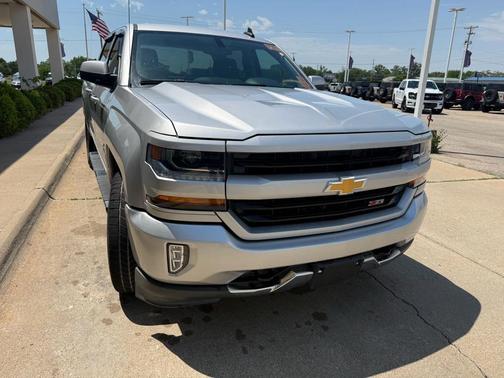 Silver Ice Metallic 2018 Chevrolet Silverado 1500 LT