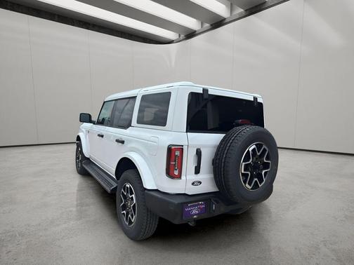 Oxford White 2026 Ford Bronco Outer Banks