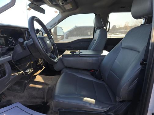 Oxford White 2023 Ford F-250 XL