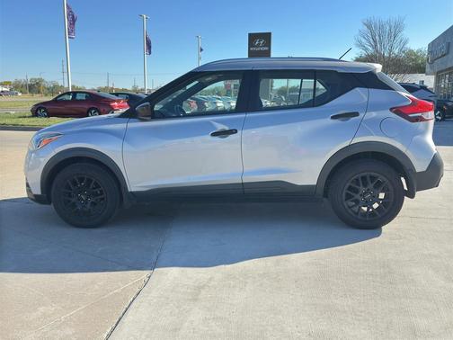 2019 Nissan Kicks S