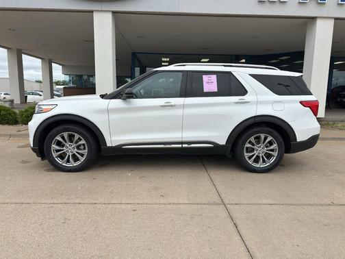 Star White 2023 Ford Explorer Limited