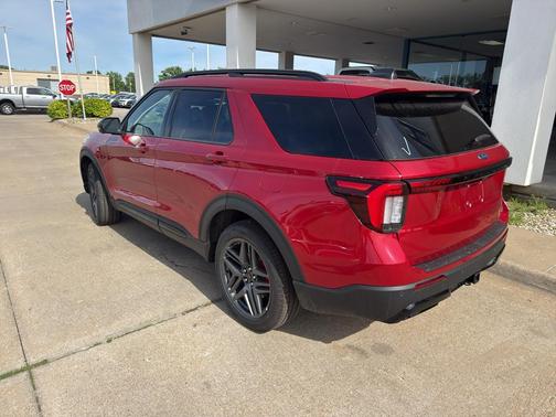 Rapid Red Metallic Tinted Clearcoat 2026 Ford Explorer ST-Line
