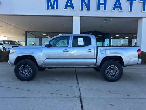 2022 Toyota Tacoma SR