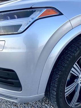 2022 Volvo XC90 T6 Momentum