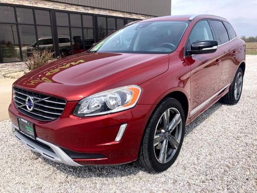 Flamenco Red Metallic 2017 Volvo XC60 T5 Dynamic