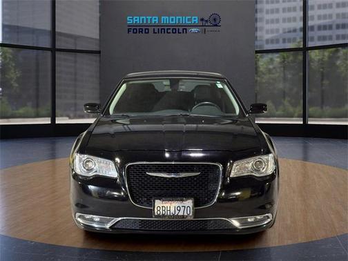 2018 Chrysler 300 Touring