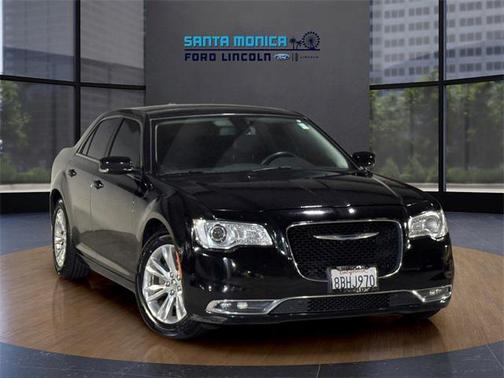 2018 Chrysler 300 Touring