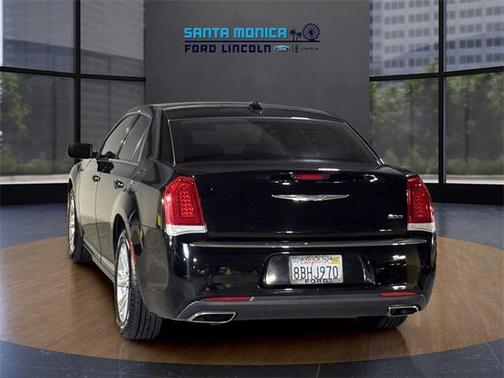 2018 Chrysler 300 Touring