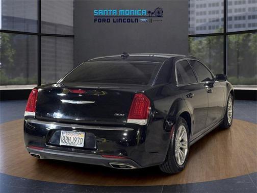2018 Chrysler 300 Touring