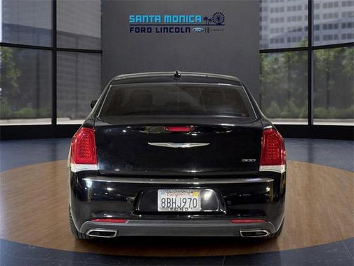 2018 Chrysler 300 Touring