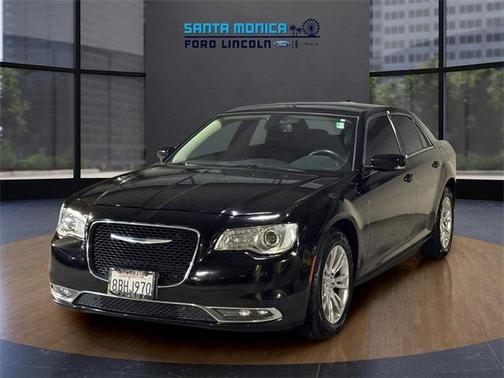 2018 Chrysler 300 Touring
