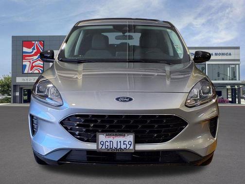 ICONIC SILVER 2022 Ford Escape SE