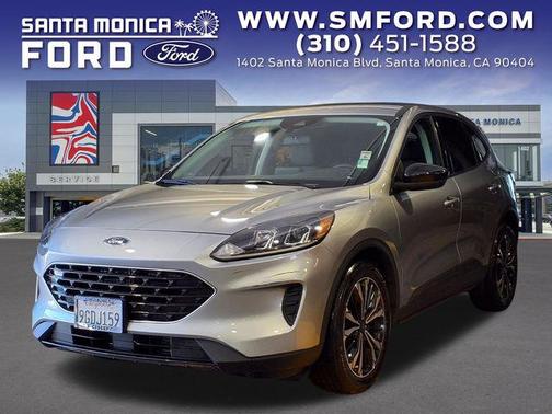 ICONIC SILVER 2022 Ford Escape SE