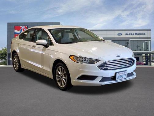 OXFORD WHITE 2017 Ford Fusion SE