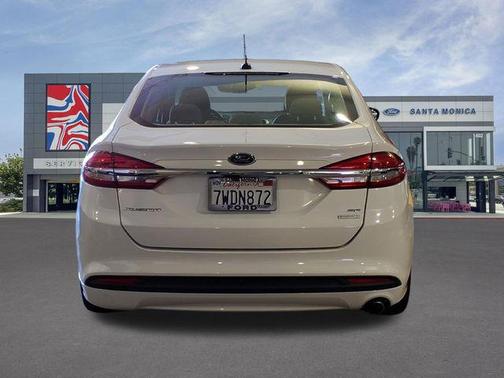 OXFORD WHITE 2017 Ford Fusion SE