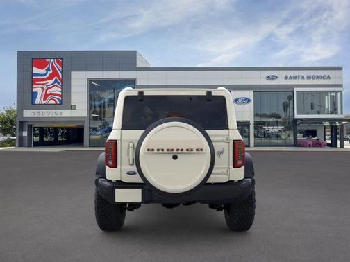 WIMBLEDON WHITE 2026 Ford Bronco Outer Banks
