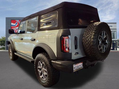 CACTUS GRAY 2023 Ford Bronco Badlands