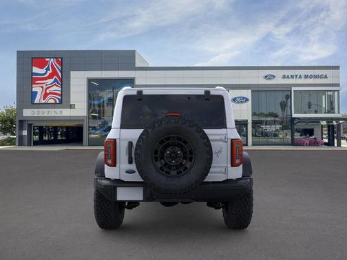 Oxford White 2026 Ford Bronco Badlands