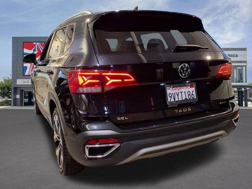 Deep Black Pearl 2022 Volkswagen Taos 1.5T SEL