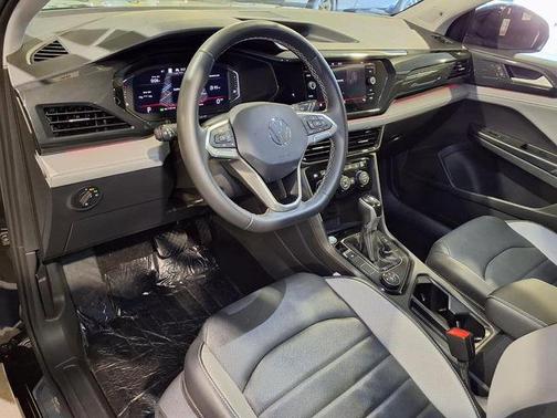Deep Black Pearl 2022 Volkswagen Taos 1.5T SEL