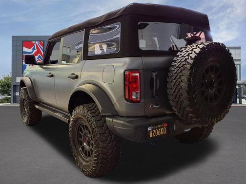 CARBONIZED GRAY METALLIC 2024 Ford Bronco Black Diamond