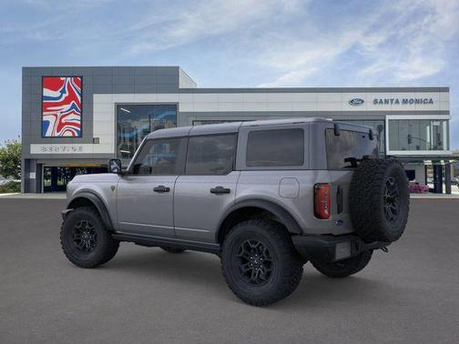 Carbonized Gray Metallic 2026 Ford Bronco Badlands