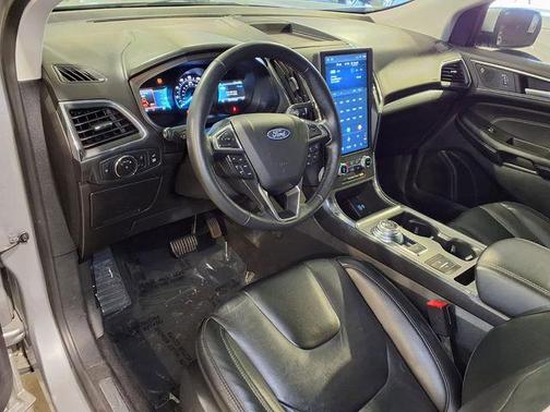 ICONIC SILVER 2022 Ford Edge Titanium