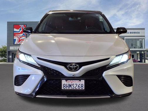 Wind Chill Pearl/Midnight Black Metallic 2019 Toyota Camry XSE