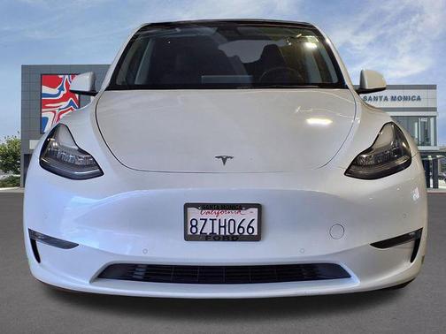 Pearl White Multi-Coat 2022 Tesla Model Y Long Range Dual Motor All-Wheel Drive