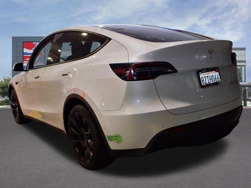 Pearl White Multi-Coat 2022 Tesla Model Y Long Range Dual Motor All-Wheel Drive